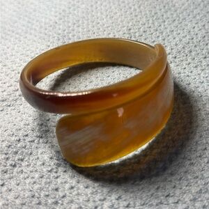 Chic Amber buffalo horn bangle